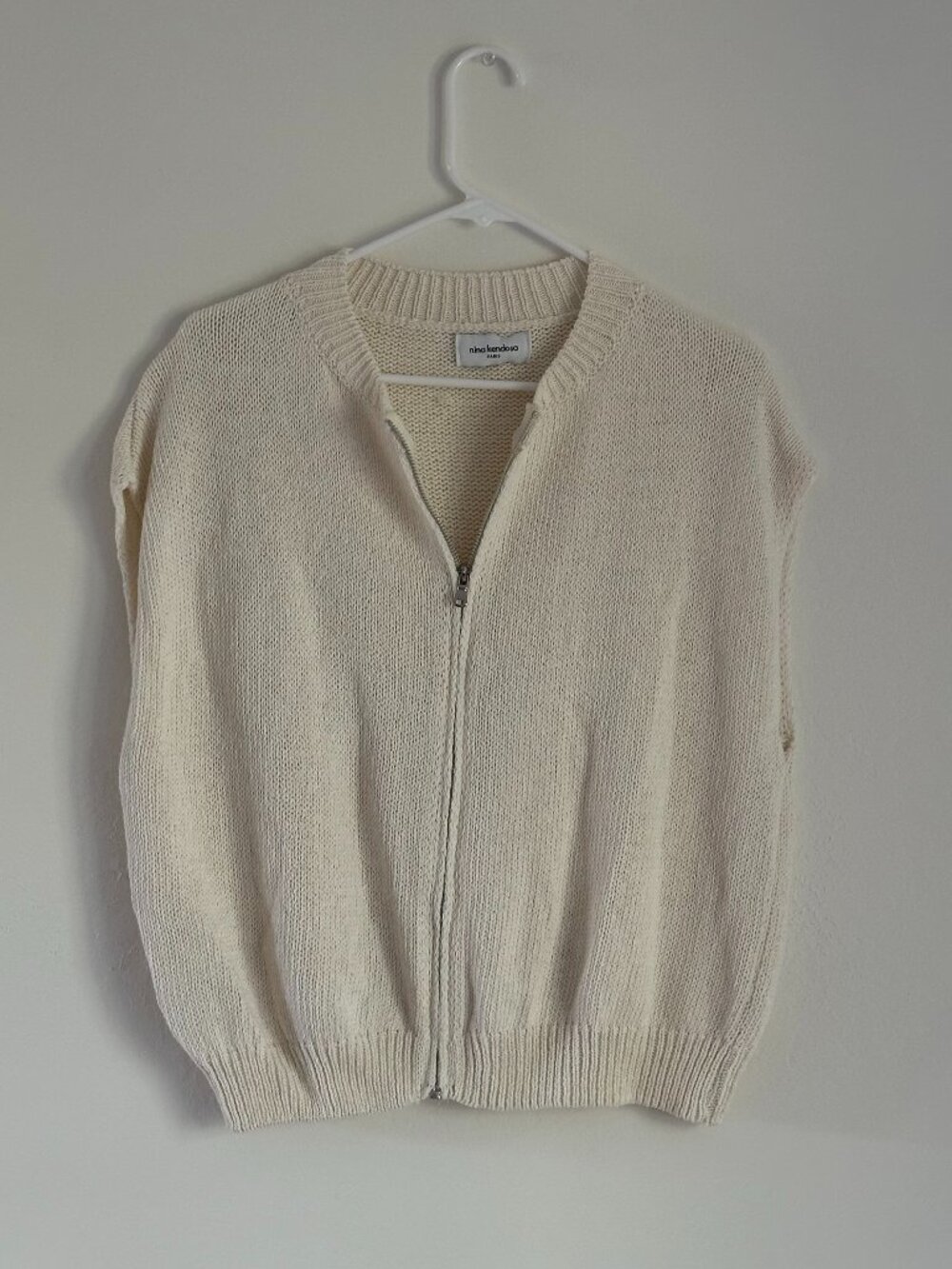 Nina Kendosa Paris Sleeveless Zipper Sweater in Cream, sz OS